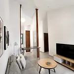 Апартаменты Pearl Cristianos - Ac, Pool, Fibre Net, Tv Channels, Calm Atmosphere