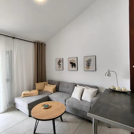 Apartment Pearl Cristianos - Ac, Pool, Fibre Net, Tv Channels, Calm Atmosphere